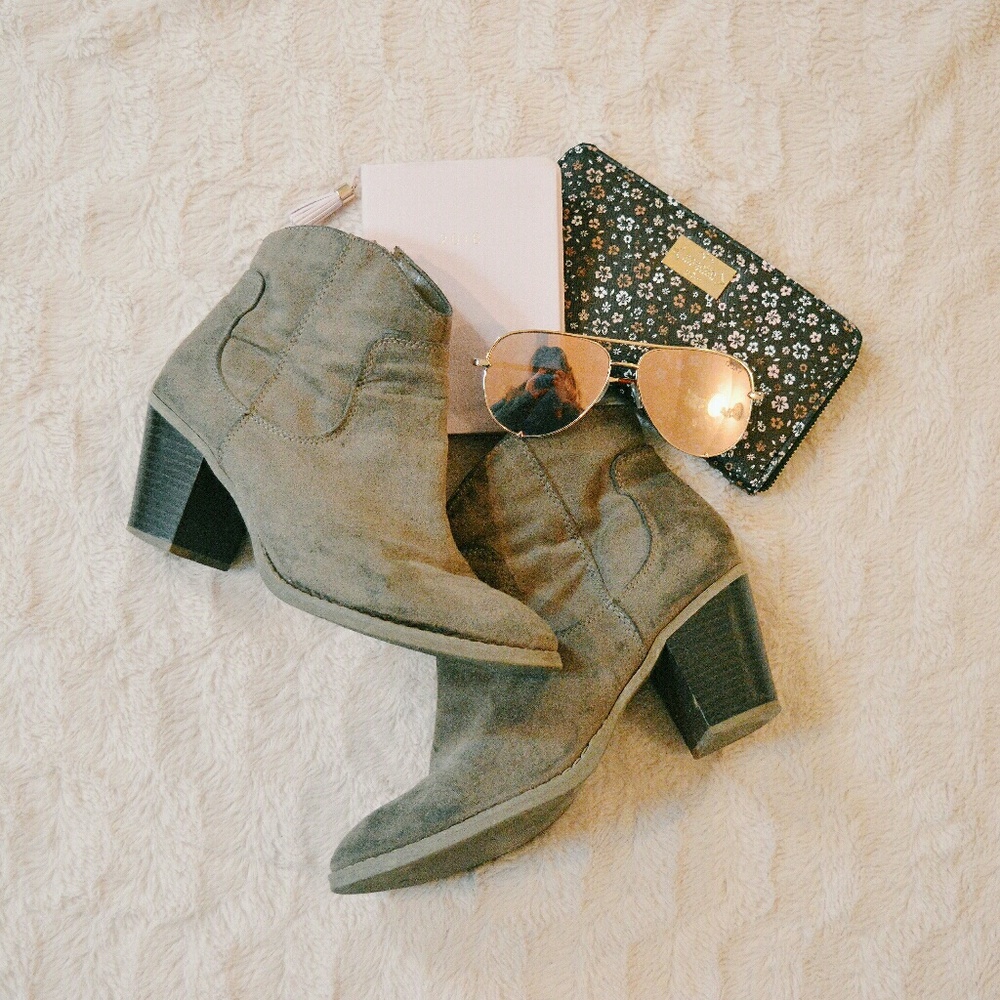 Host Pick🌹Western Booties